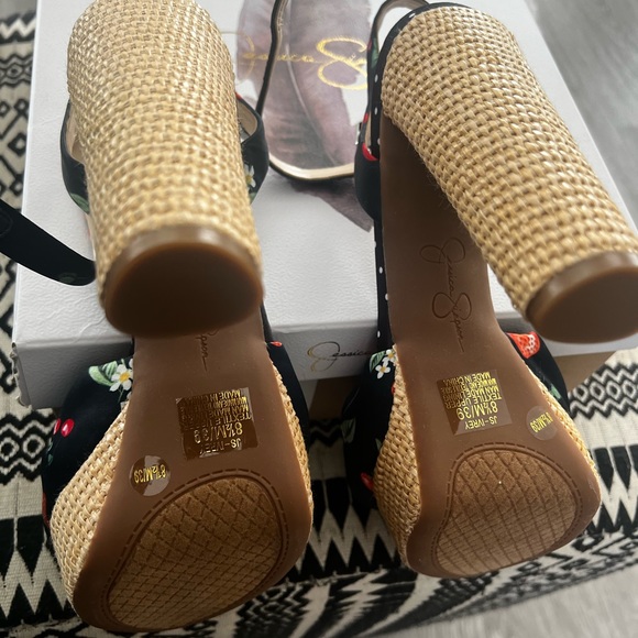 🔥Never worn‼️ - Picture 3 of 4